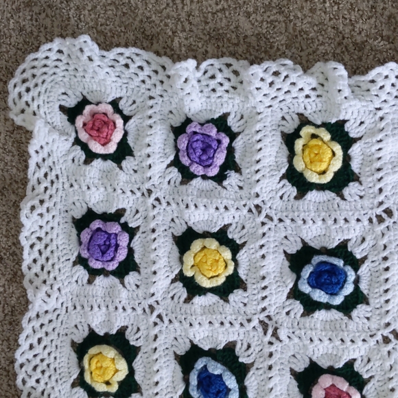 Vintage Rose Granny Square Crochet Blanket Afghan Handknit floral multic… - Picture 4 of 8